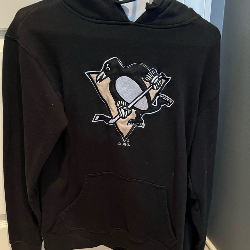 Adult small Pittsburgh penguins sweatshirt